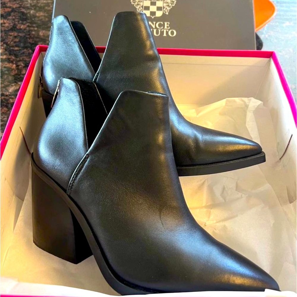 Like new Vince Camuto bootie size 7.5